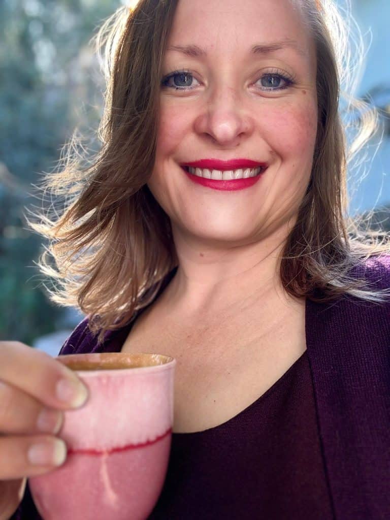 Johanna Nalau enjoying coffee